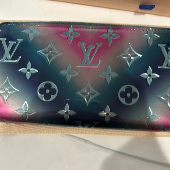 ‼️SOLD‼️💯% Authentic Louis Vuitton zippy wallet - Picture 16 of 16
